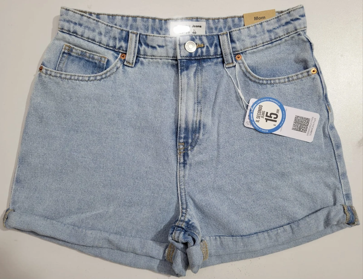 Cuffed Denim Shorts – Light Blue